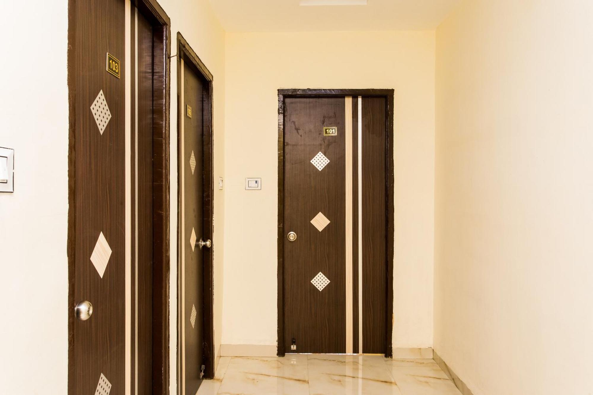 Hotel Oyo Sunrise 4*